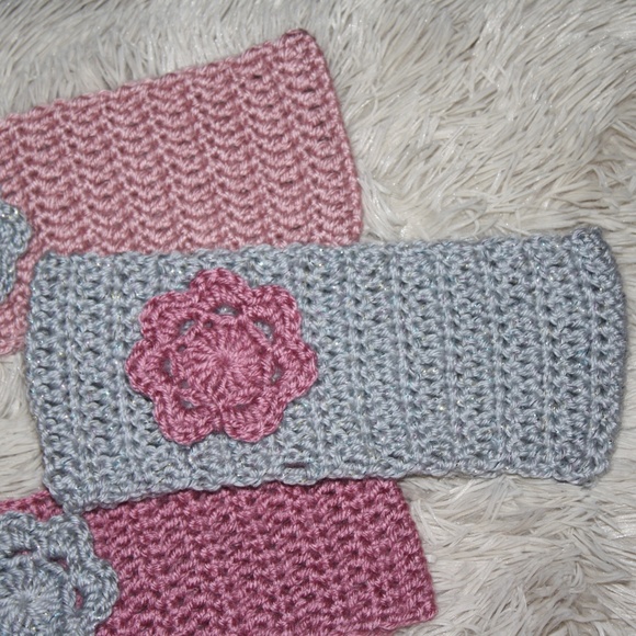 Beautiful NWOT Winter Crocheted Earwarmers - Picture 3 of 8